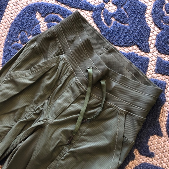 Lululemon studio pant 25" size 2 - Picture 4 of 8
